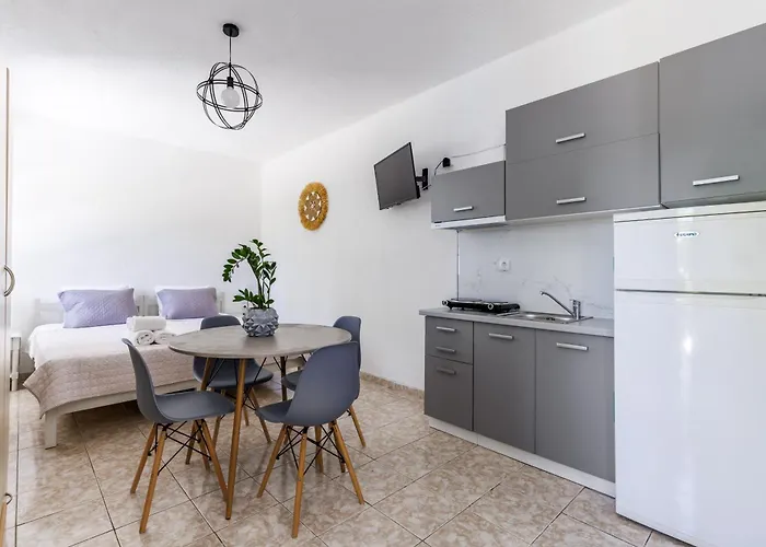 Aelia Стафилос